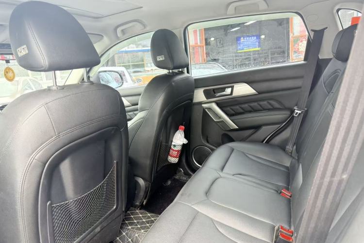 Used Haval H2 2016 Red-Label 1.5T Manual Two-Wheel Drive Luxury Model Interior 2