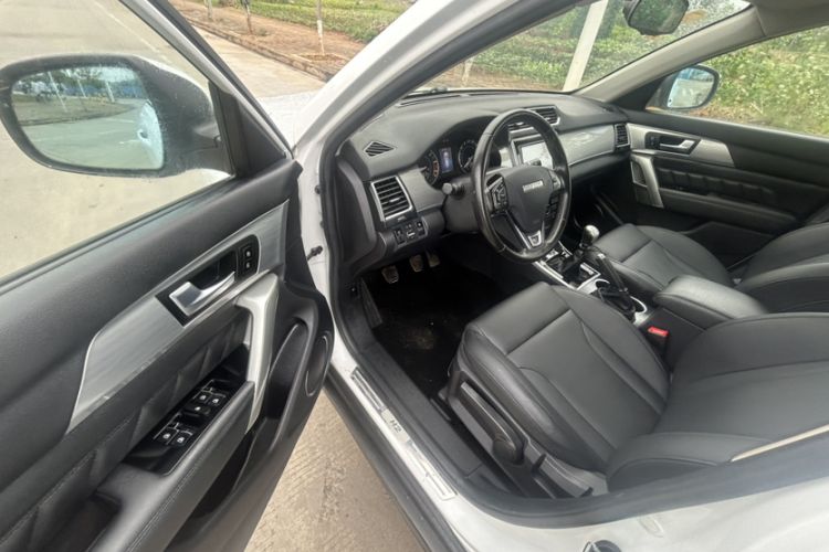 Used Haval H2 2016 Red Label 1.5T Manual Two-Wheel Drive Elite Model Interior 2