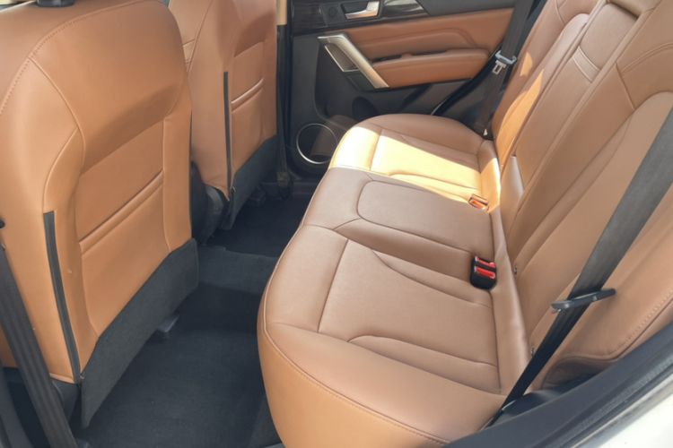Used Haval H2 2016 Red-Label 1.5T Manual Two-Wheel Drive Luxury Model Interior 2
