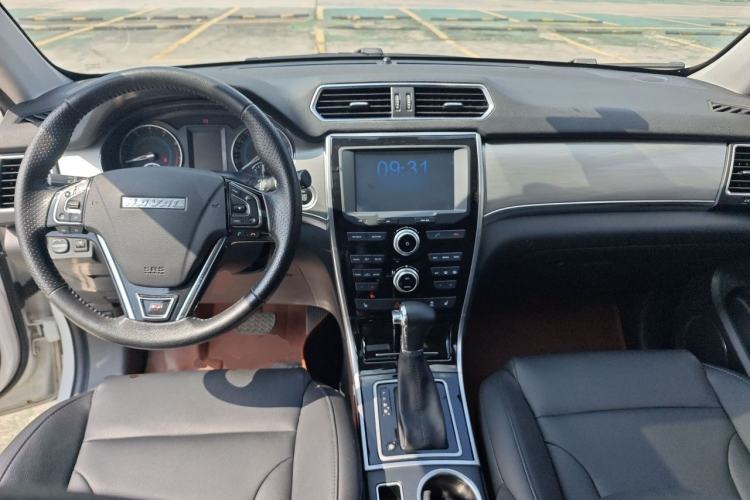 Used Haval H2 2016 Red-Label 1.5T Automatic Two-Wheel Drive Luxury Model Interior 2