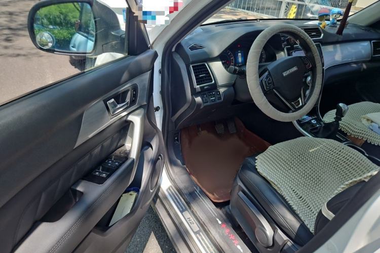 Used Haval H2 2016 Red Label 1.5T Manual Two-Wheel Drive Elite Model Interior 3