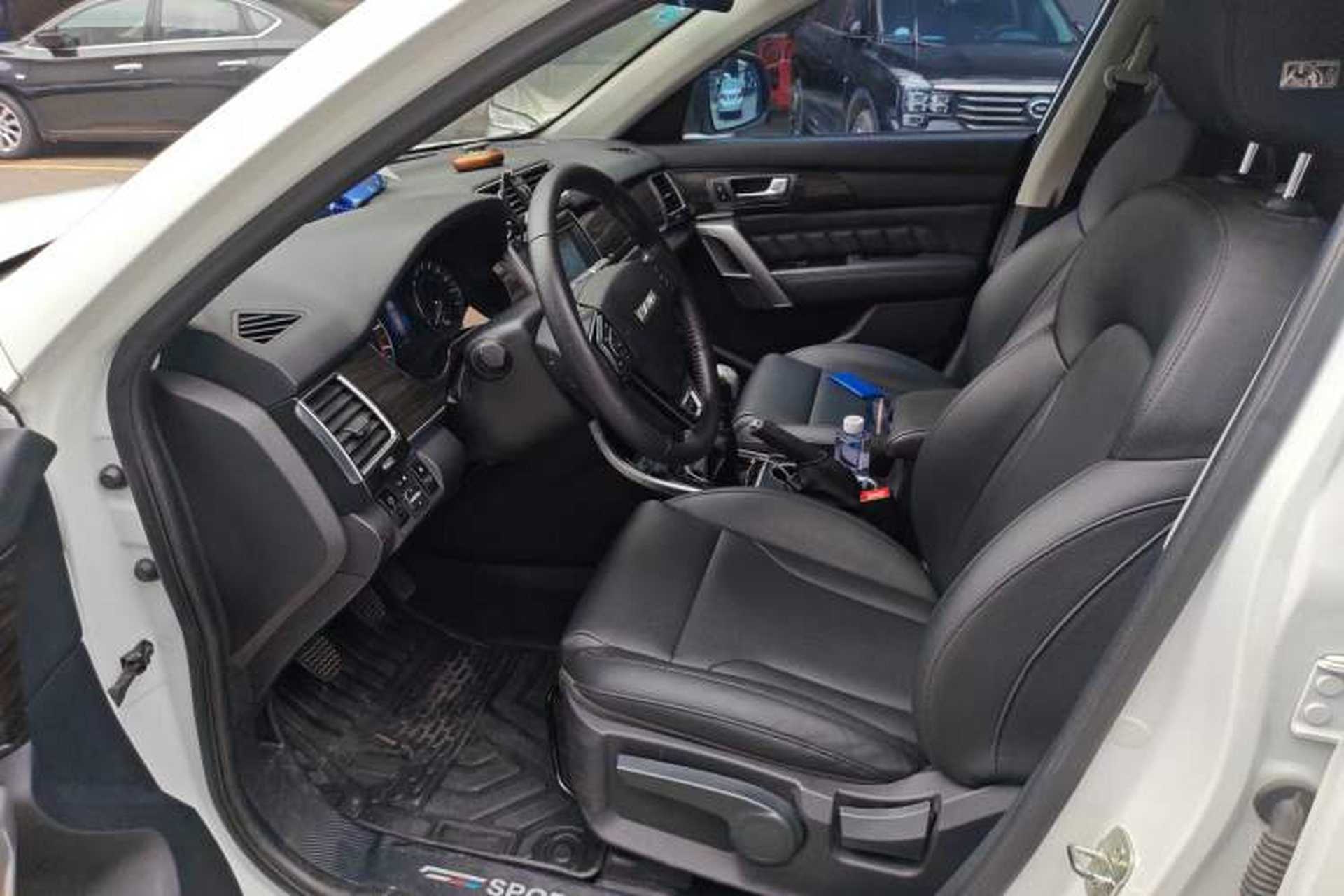 Used Haval H2 2016 Red Label 1.5T Manual Two-Wheel Drive Elite Model Interior 3