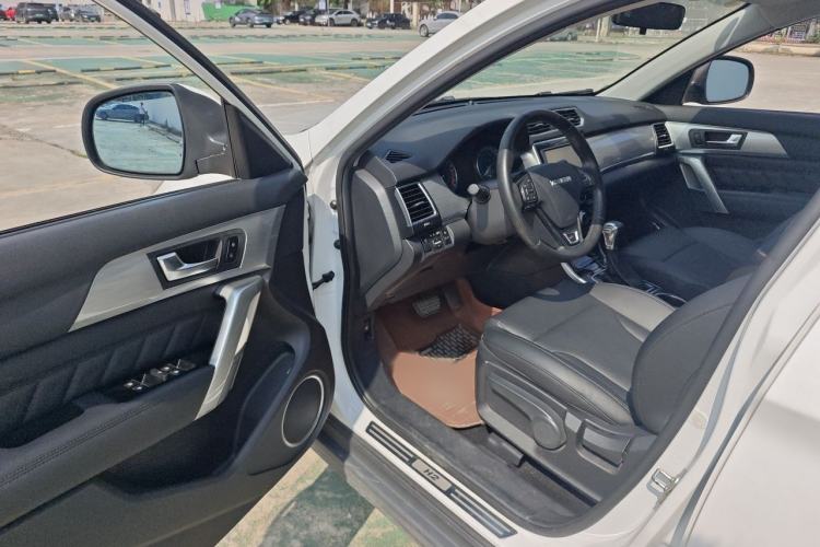 Used Haval H2 2016 Red-Label 1.5T Automatic Two-Wheel Drive Luxury Model Interior 3