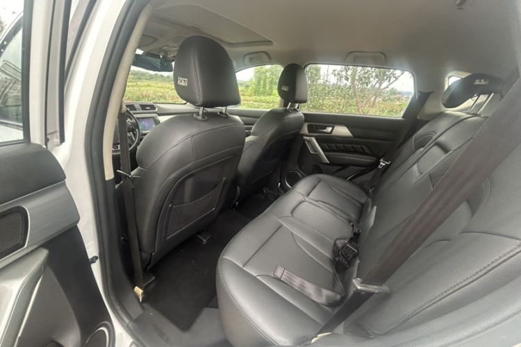 Used Haval H2 2016 Red Label 1.5T Manual Two-Wheel Drive Elite Model Interior 4