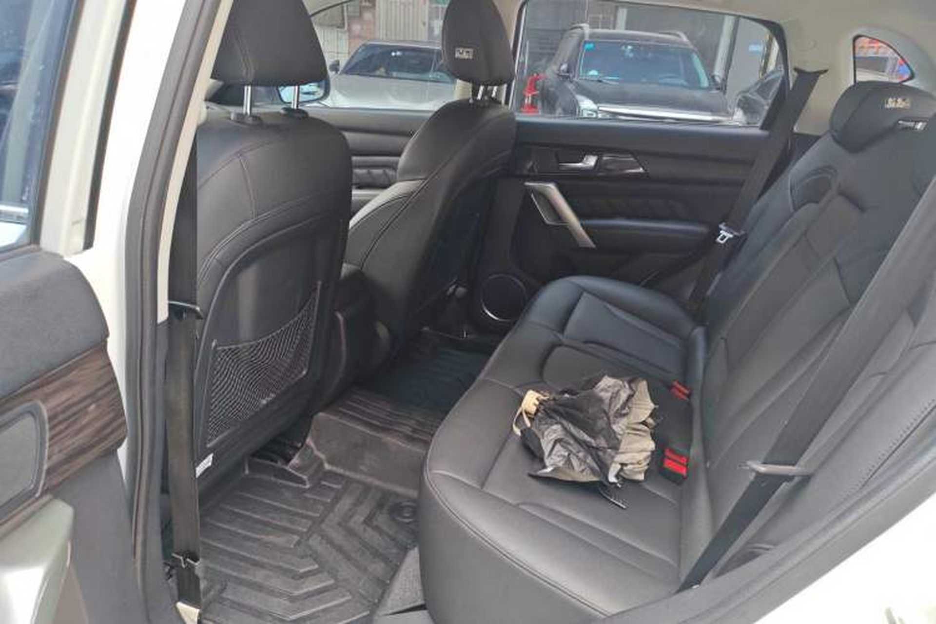 Used Haval H2 2016 Red Label 1.5T Manual Two-Wheel Drive Elite Model Interior 4