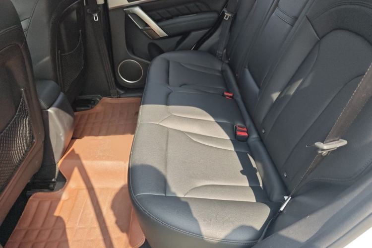 Used Haval H2 2016 Red-Label 1.5T Automatic Two-Wheel Drive Luxury Model Interior 4
