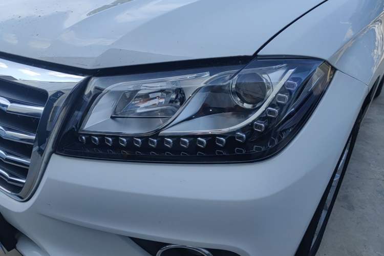 Used Haval H2 2016 Red Label 1.5T Automatic Two-Wheel Drive Elite Model Left Front Headlight