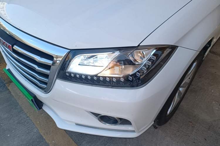 Used Haval H2 2016 Red-Label 1.5T Automatic Two-Wheel Drive Luxury Model Left Front Headlight