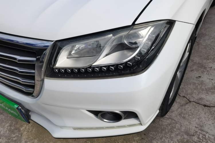 Used Haval H2 2016 Red-Label 1.5T Manual Two-Wheel Drive Luxury Model Left Front Headlight