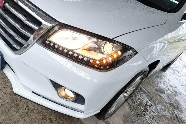 Used Haval H2 2016 Red Label 1.5T Manual Two-Wheel Drive Elite Model Left Front Headlight