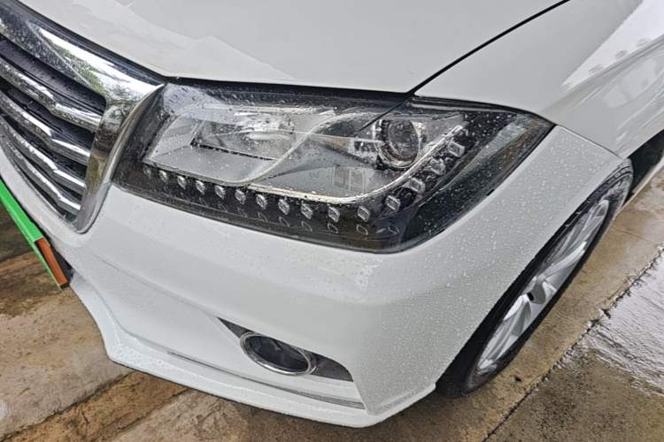 Used Haval H2 2016 Red Label 1.5T Automatic Two-Wheel Drive Elite Model Left Front Headlight
