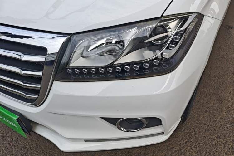 Used Haval H2 2016 Red Label 1.5T Automatic Two-Wheel Drive Prestige Model Left Front Headlight