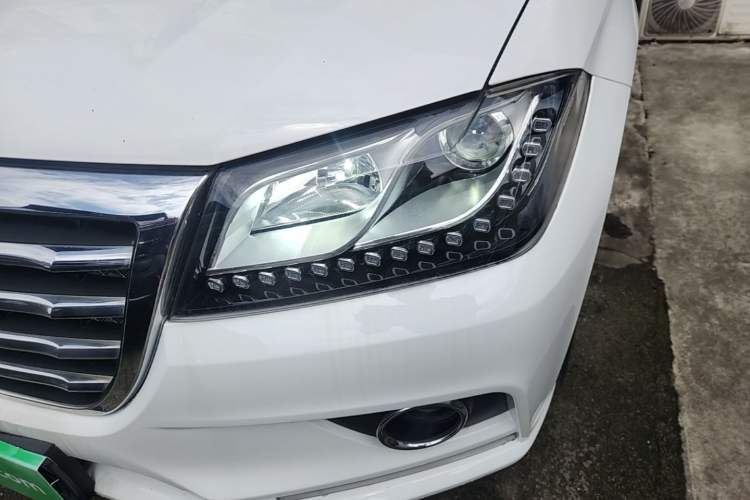 Used Haval H2 2016 Red-Label 1.5T Automatic Two-Wheel Drive Luxury Model Left Front Headlight