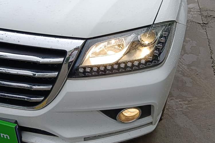 Used Haval H2 2016 Red-Label 1.5T Automatic Two-Wheel Drive Luxury Model Left Front Headlight
