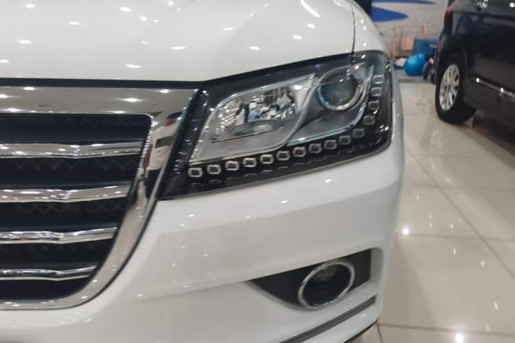 Used Haval H2 2016 Red-Label 1.5T Manual Two-Wheel Drive Comfort Model Left Front Headlight