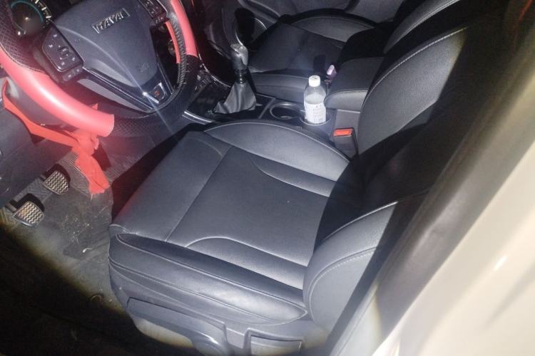 Used Haval H2 2016 Red-Label 1.5T Manual Two-Wheel Drive Luxury Model Left Front Seat