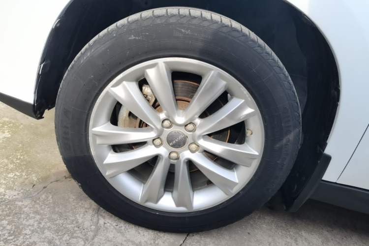 Used Haval H2 2016 Red-Label 1.5T Manual Two-Wheel Drive Luxury Model Left Front Wheel Hub