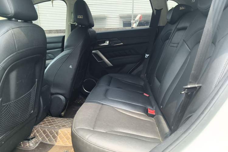 Used Haval H2 2016 Red-Label 1.5T Manual Two-Wheel Drive Luxury Model Left Rear Seat