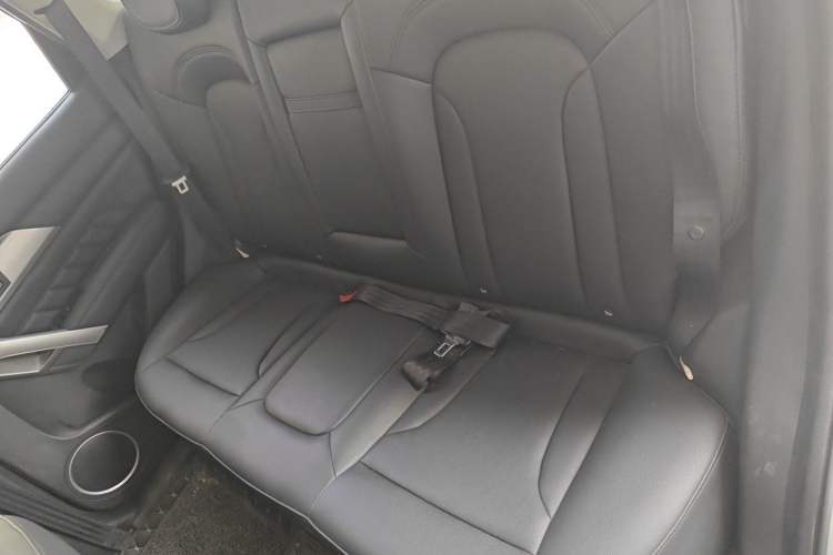 Used Haval H2 2016 Red-Label 1.5T Manual Two-Wheel Drive Luxury Model Left Rear Seat