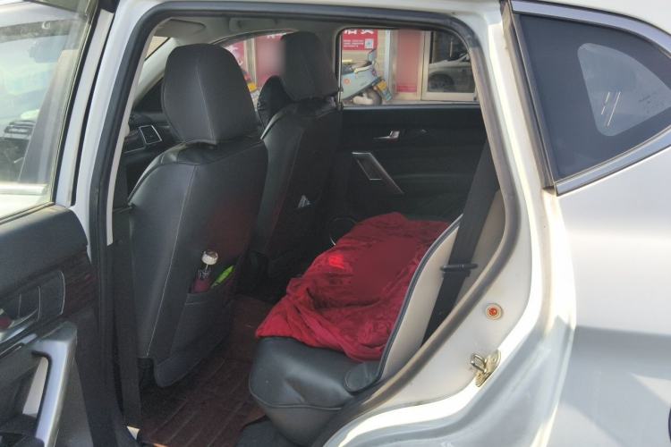 Used Haval H2 2016 Red Label 1.5T Manual Two-Wheel Drive Urban Edition Left Rear Seat
