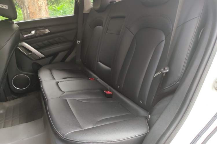 Used Haval H2 2016 Red-Label 1.5T Manual Two-Wheel Drive Luxury Model Left Rear Seat