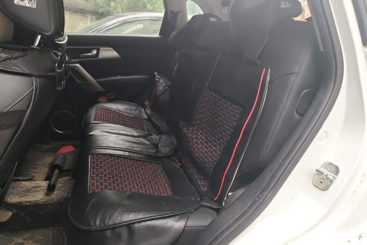 Used Haval H2 2016 Red-Label 1.5T Manual Two-Wheel Drive Luxury Model Left Rear Seat