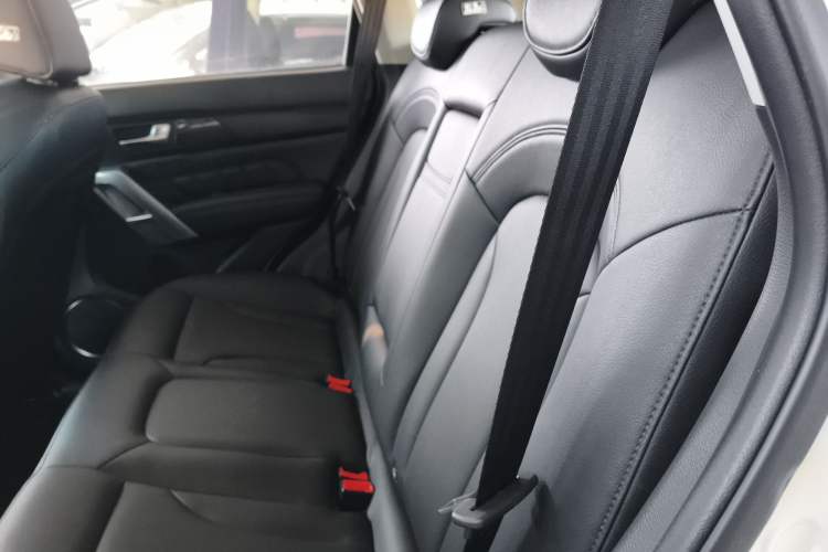 Used Haval H2 2016 Red-Label 1.5T Manual Two-Wheel Drive Luxury Model Left Rear Seat