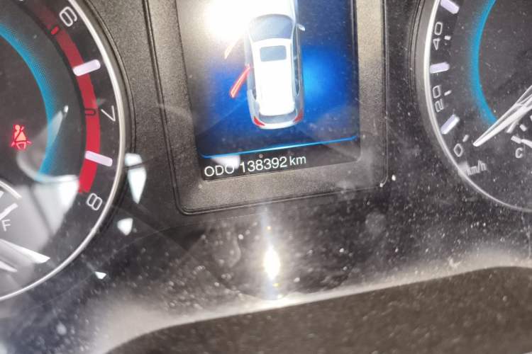 Used Haval H2 2016 Red-Label 1.5T Manual Two-Wheel Drive Luxury Model Odometer Close Up