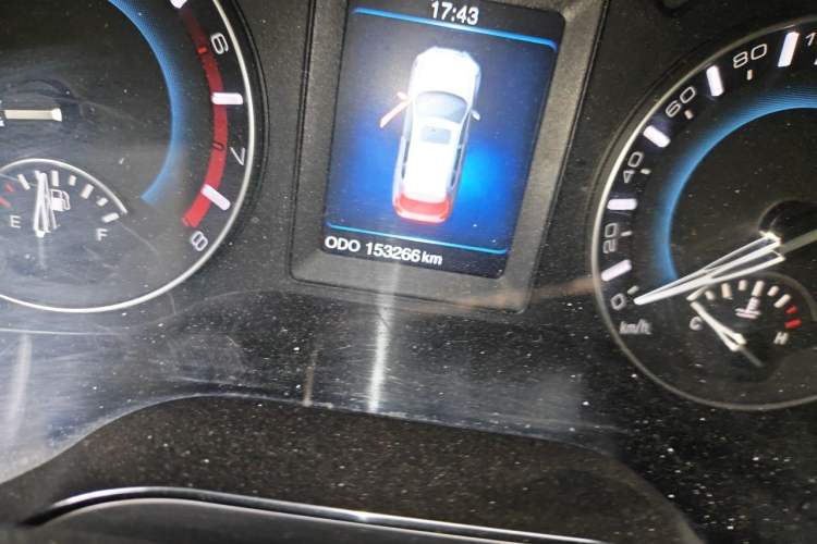 Used Haval H2 2016 Red-Label 1.5T Manual Two-Wheel Drive Luxury Model Odometer Close Up