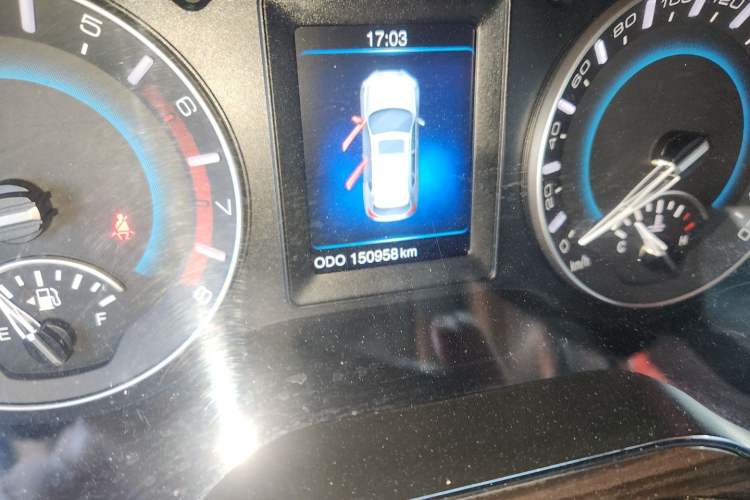 Used Haval H2 2016 Red-Label 1.5T Manual Two-Wheel Drive Luxury Model Odometer Close Up