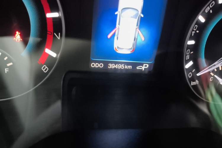 Used Haval H2 2016 Red Label 1.5T Automatic Two-Wheel Drive Elite Model Odometer Close Up