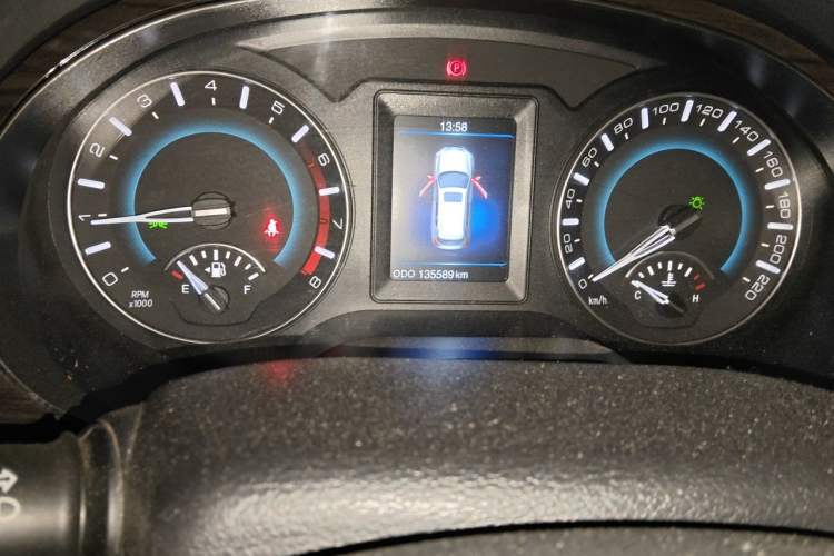 Used Haval H2 2016 Red-Label 1.5T Manual Two-Wheel Drive Luxury Model Odometer Close Up
