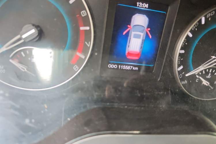Used Haval H2 2016 Red Label 1.5T Manual Two-Wheel Drive Elite Model Odometer Close Up