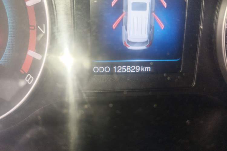 Used Haval H2 2016 Red Label 1.5T Manual Two-Wheel Drive Elite Model Odometer Close Up