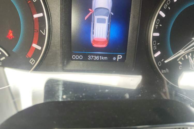 Used Haval H2 2016 Red Label 1.5T Automatic Two-Wheel Drive Prestige Model Odometer Close Up