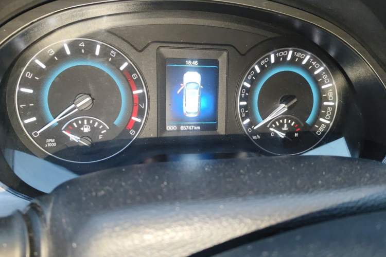 Used Haval H2 2016 Red-Label 1.5T Manual Two-Wheel Drive Luxury Model Odometer Close Up