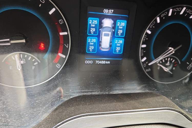 Used Haval H2 2016 Red Label 1.5T Manual Two-Wheel Drive Elite Model Odometer Close Up