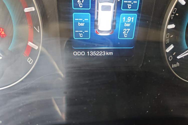 Used Haval H2 2016 Red Label 1.5T Manual Two-Wheel Drive Elite Model Odometer Close Up