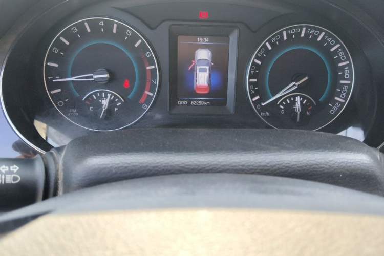 Used Haval H2 2016 Red Label 1.5T Manual Two-Wheel Drive Urban Edition Odometer Close Up