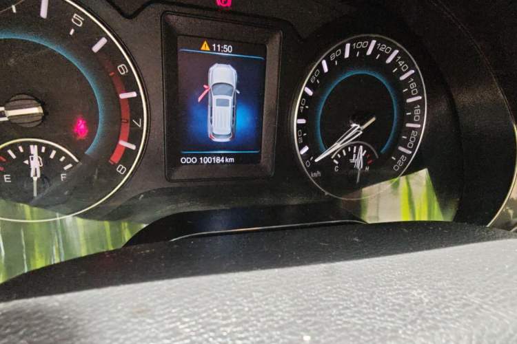 Used Haval H2 2016 Red Label 1.5T Manual Two-Wheel Drive Elite Model Odometer Close Up