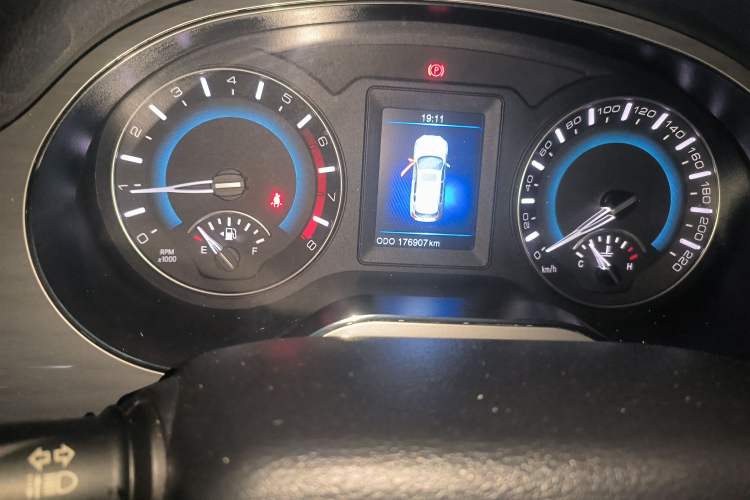 Used Haval H2 2016 Red-Label 1.5T Manual Two-Wheel Drive Luxury Model Odometer Close Up
