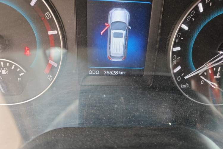 Used Haval H2 2016 Red Label 1.5T Manual Two-Wheel Drive Elite Model Odometer Close Up