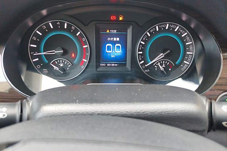 Used Haval H2 2016 Red-Label 1.5T Manual Two-Wheel Drive Luxury Model Odometer Close Up