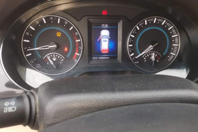 Used Haval H2 2016 Red-Label 1.5T Manual Two-Wheel Drive Luxury Model Odometer Close Up