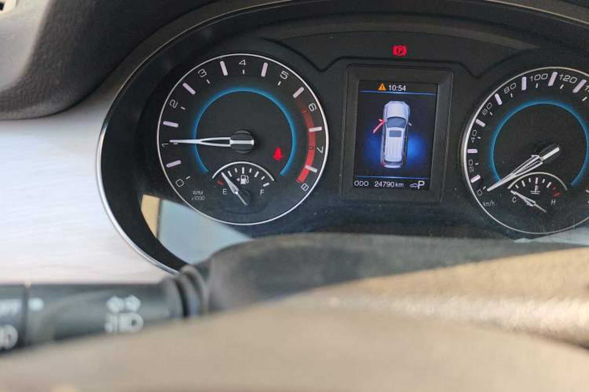 Used Haval H2 2016 Red Label 1.5T Automatic Two-Wheel Drive Elite Model Odometer Close Up