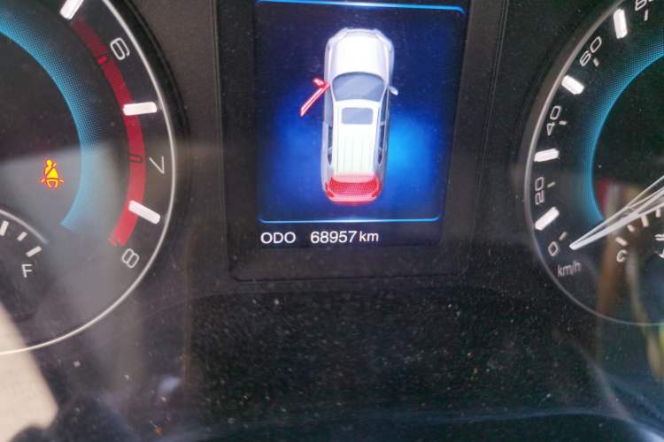 Used Haval H2 2016 Red-Label 1.5T Manual Two-Wheel Drive Luxury Model Odometer Close Up