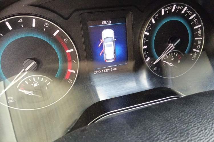 Used Haval H2 2016 Red Label 1.5T Manual Two-Wheel Drive Elite Model Odometer Close Up