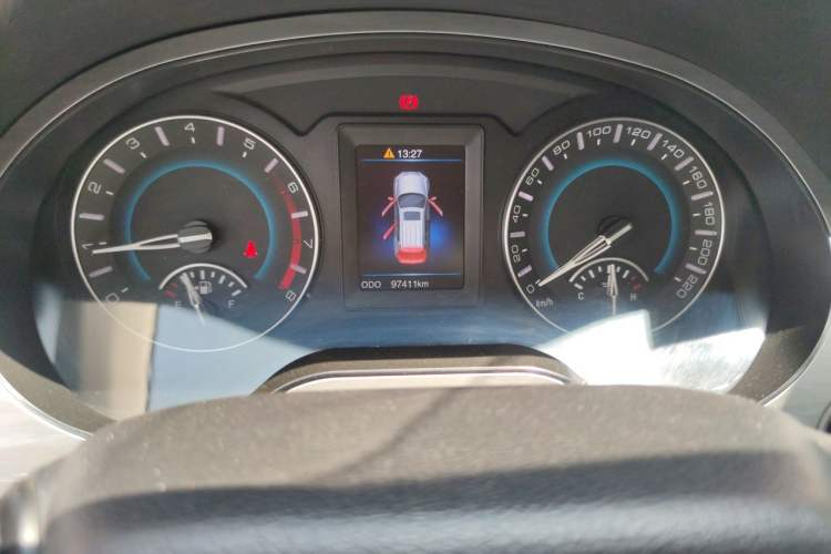 Used Haval H2 2016 Red-Label 1.5T Manual Two-Wheel Drive Luxury Model Odometer Close Up
