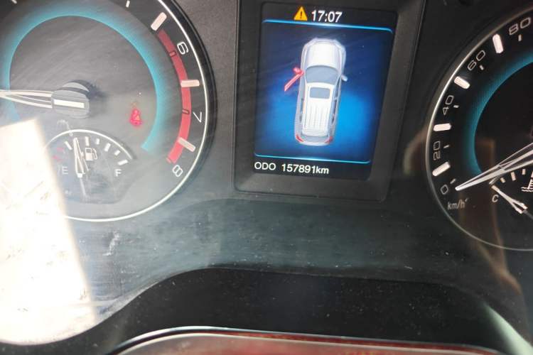 Used Haval H2 2016 Red-Label 1.5T Manual Two-Wheel Drive Luxury Model Odometer Close Up