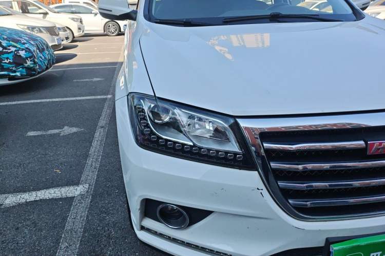 Used Haval H2 2016 Red-Label 1.5T Manual Two-Wheel Drive Luxury Model Right Front Headlight